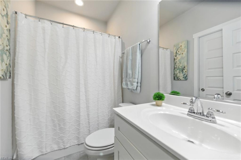 Photo 20 of 43 residential for sale in Chesapeake virginia