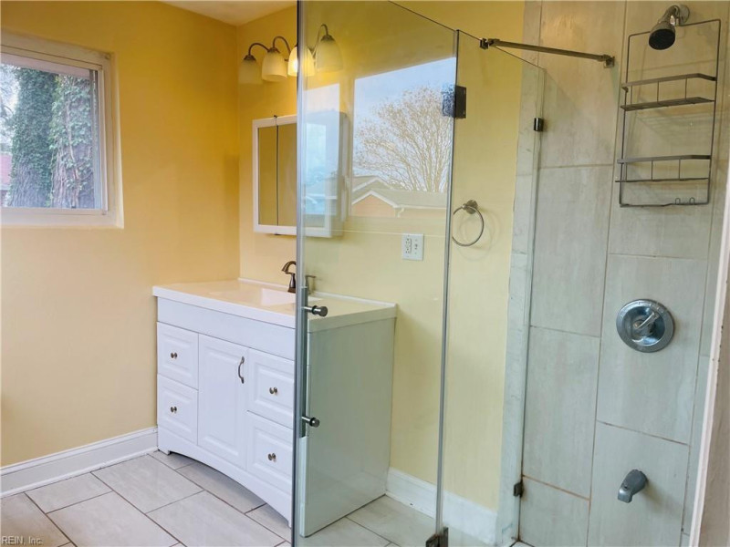 Photo 10 of 16 residential for sale in Portsmouth virginia
