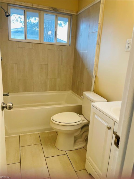 Photo 12 of 16 residential for sale in Portsmouth virginia