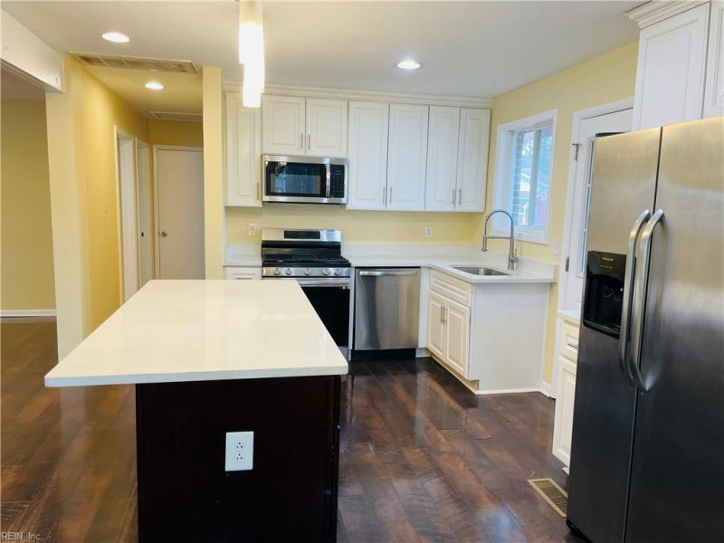 Photo 3 of 16 residential for sale in Portsmouth virginia