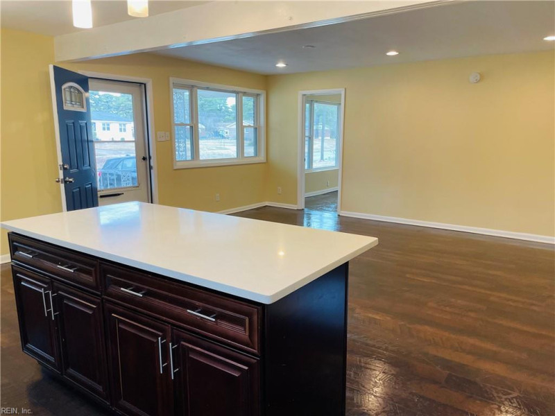 Photo 4 of 16 residential for sale in Portsmouth virginia
