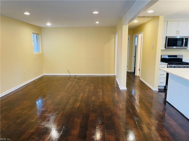 Photo 5 of 16 residential for sale in Portsmouth virginia