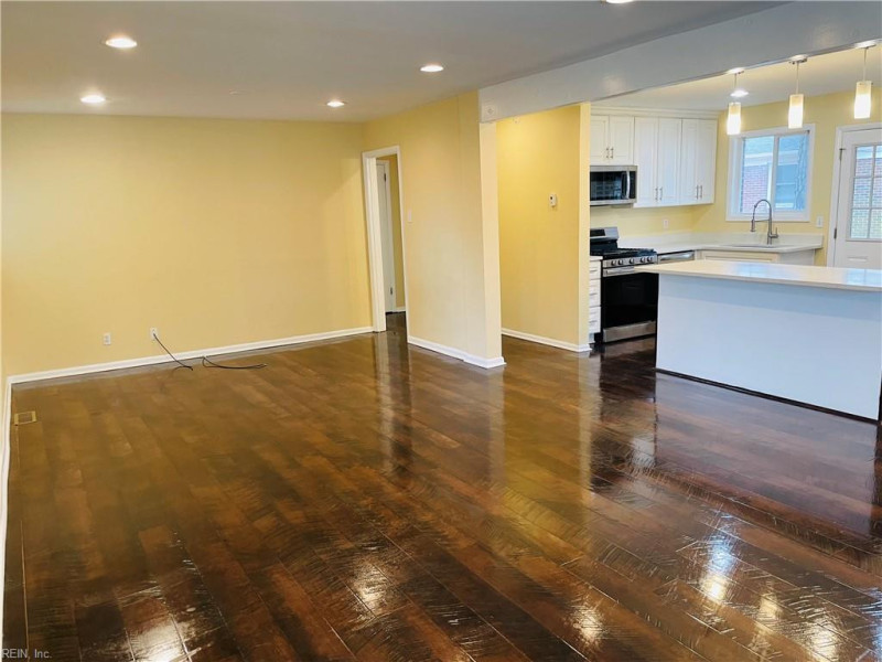 Photo 6 of 16 residential for sale in Portsmouth virginia