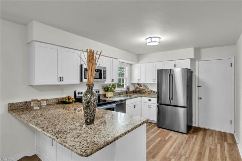 Photo 17 of 36 residential for sale in Chesapeake virginia