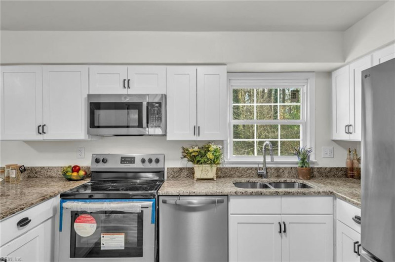 Photo 18 of 36 residential for sale in Chesapeake virginia