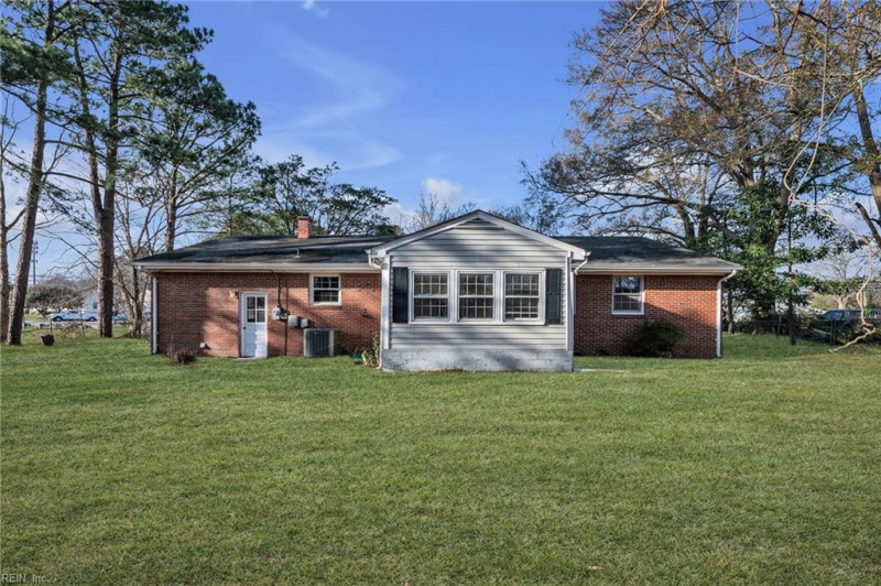 Photo 7 of 36 residential for sale in Chesapeake virginia