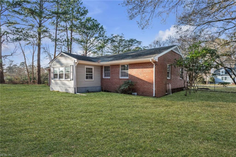 Photo 8 of 36 residential for sale in Chesapeake virginia