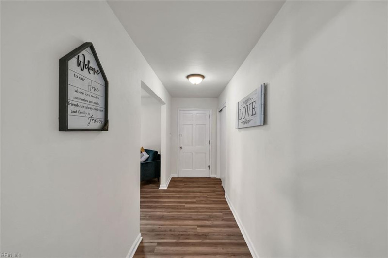 Photo 9 of 36 residential for sale in Chesapeake virginia