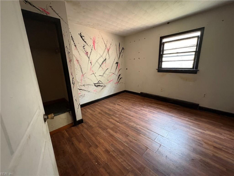 Photo 16 of 27 residential for sale in Middlesex County virginia