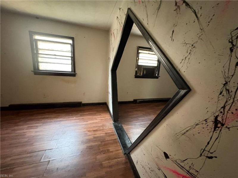 Photo 17 of 27 residential for sale in Middlesex County virginia
