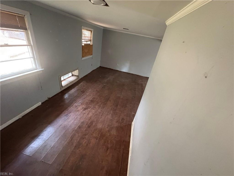 Photo 18 of 27 residential for sale in Middlesex County virginia