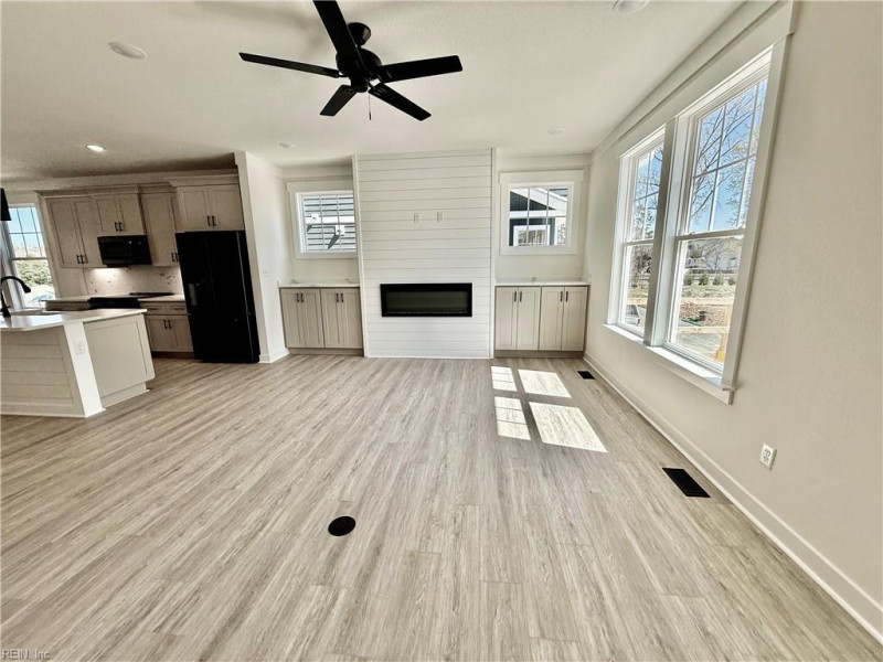 Photo 2 of 35 residential for sale in Chesapeake virginia