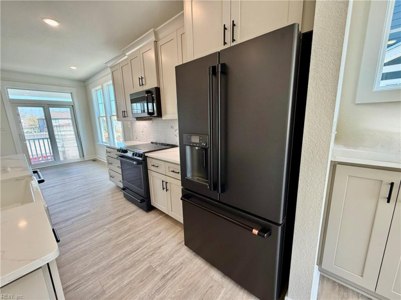 Photo 3 of 35 residential for sale in Chesapeake virginia