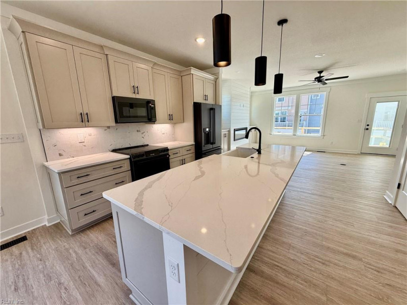 Photo 4 of 35 residential for sale in Chesapeake virginia