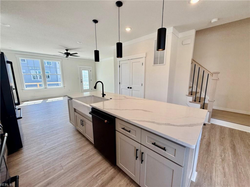 Photo 5 of 35 residential for sale in Chesapeake virginia