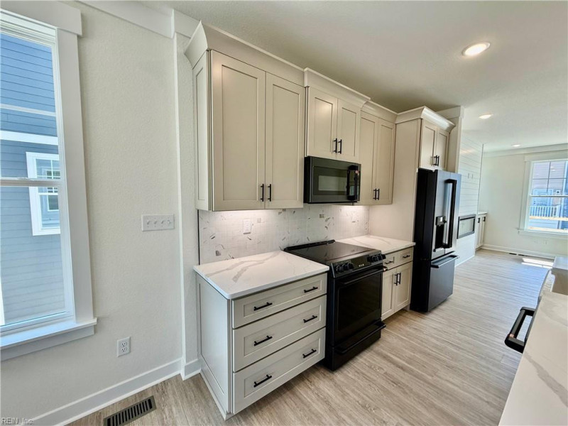 Photo 7 of 35 residential for sale in Chesapeake virginia