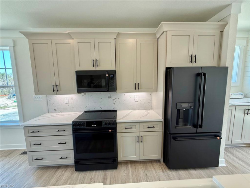 Photo 8 of 35 residential for sale in Chesapeake virginia