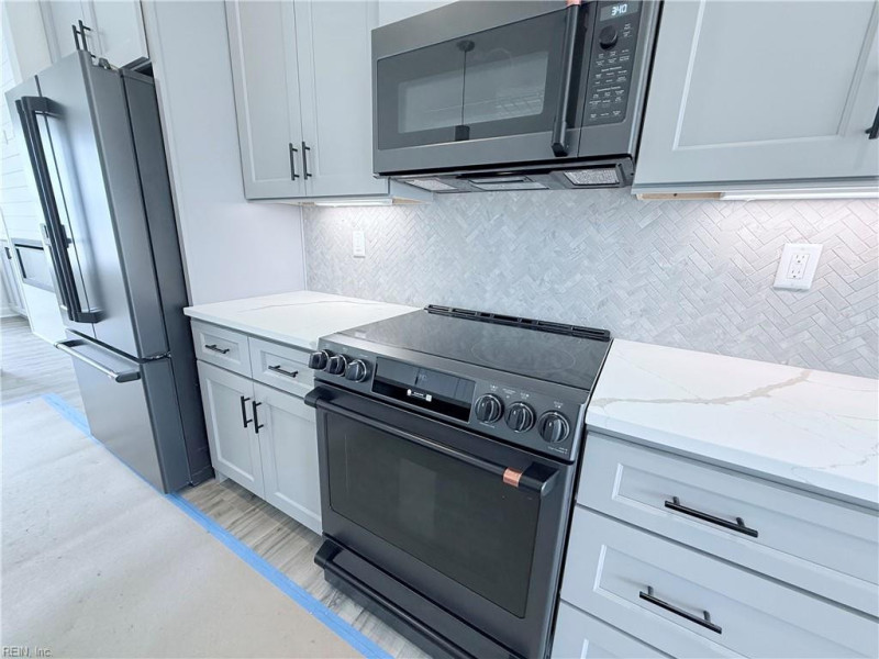 Photo 3 of 40 residential for sale in Chesapeake virginia