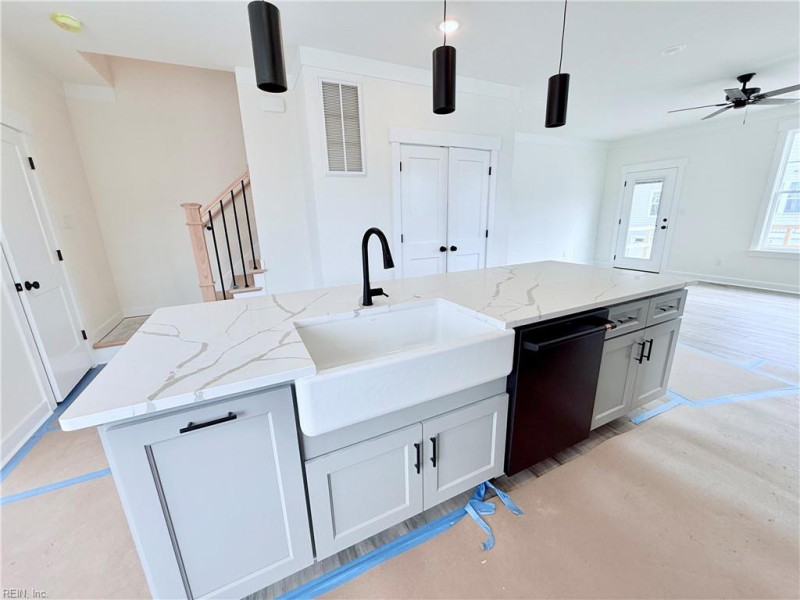 Photo 5 of 40 residential for sale in Chesapeake virginia