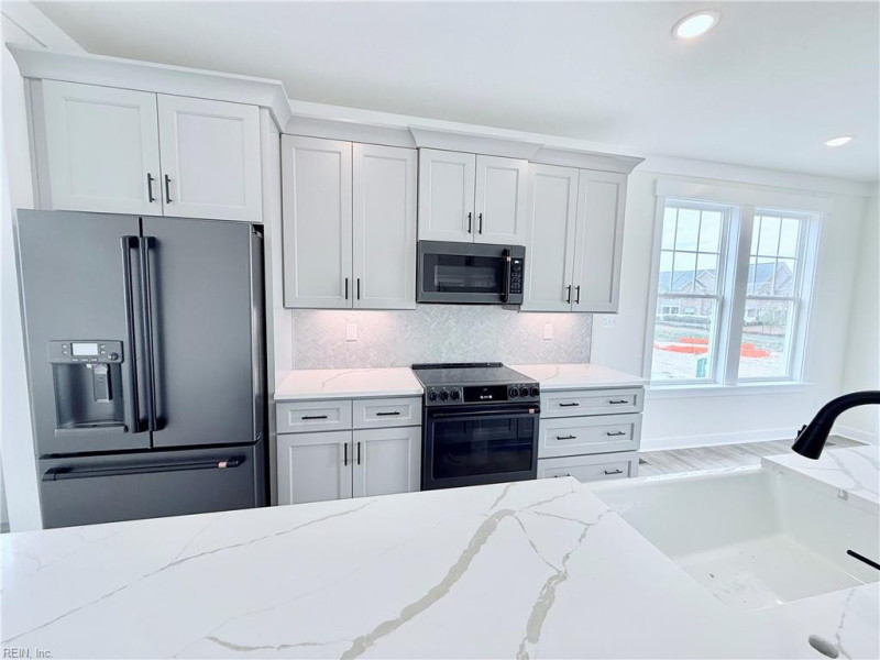 Photo 8 of 40 residential for sale in Chesapeake virginia