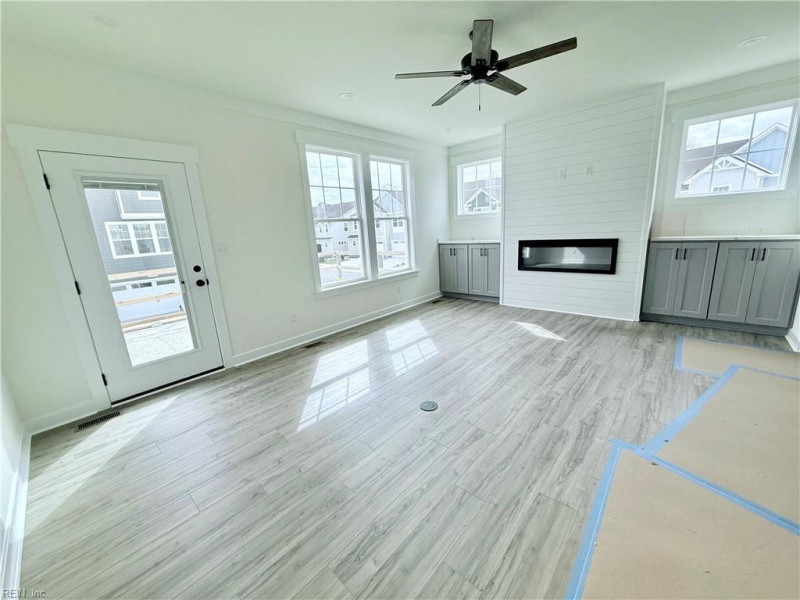 Photo 9 of 40 residential for sale in Chesapeake virginia