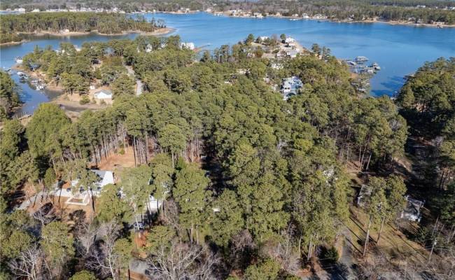 713 Ship Point Road, York County, VA 23692