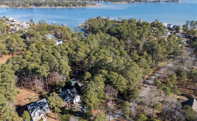 713 Ship Point Road, York County, VA 23692