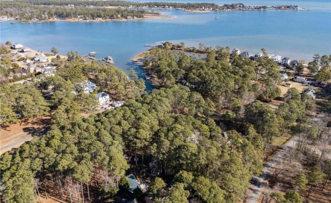 713 Ship Point Road, York County, VA 23692