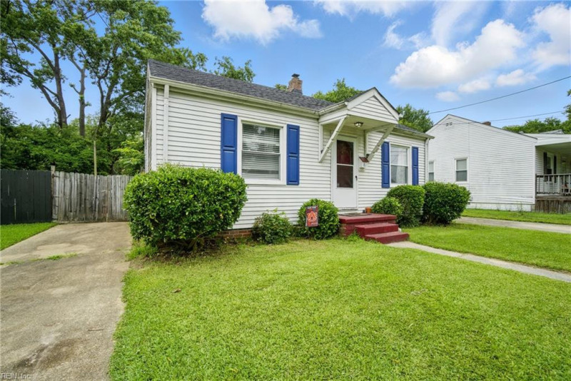 Photo 2 of 31 residential for sale in Portsmouth virginia