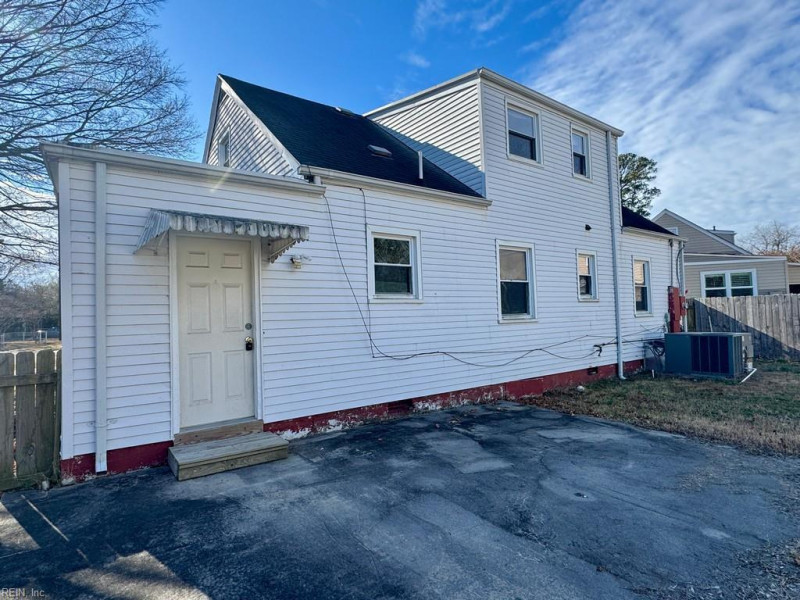 Photo 4 of 18 residential for sale in Norfolk virginia
