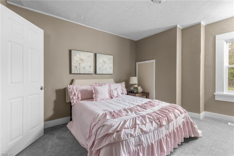 Photo 13 of 22 residential for sale in Hampton virginia