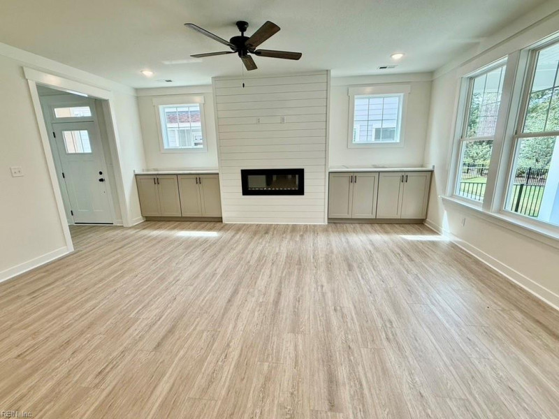 Photo 10 of 34 residential for sale in Chesapeake virginia
