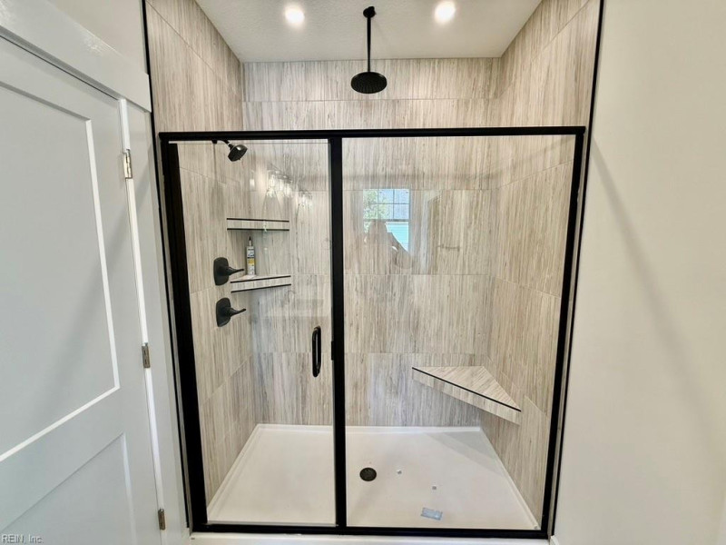 Photo 16 of 34 residential for sale in Chesapeake virginia