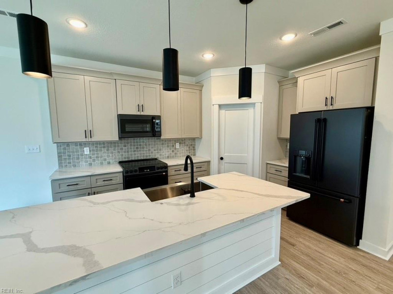 Photo 5 of 34 residential for sale in Chesapeake virginia