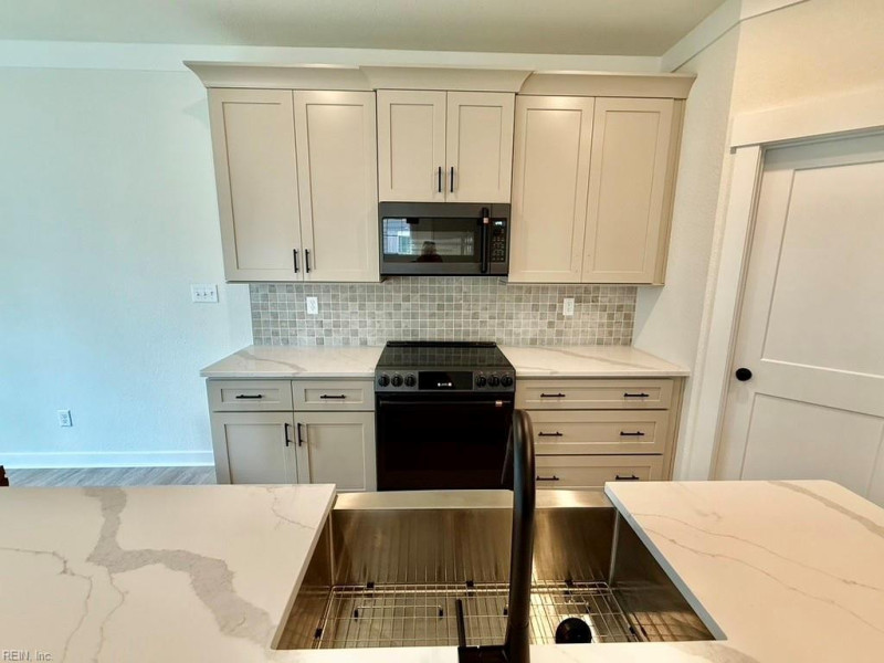 Photo 6 of 34 residential for sale in Chesapeake virginia