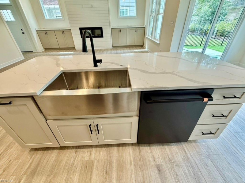 Photo 7 of 34 residential for sale in Chesapeake virginia