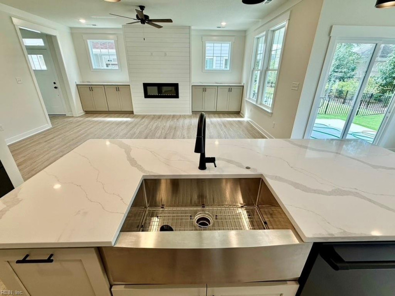 Photo 9 of 34 residential for sale in Chesapeake virginia