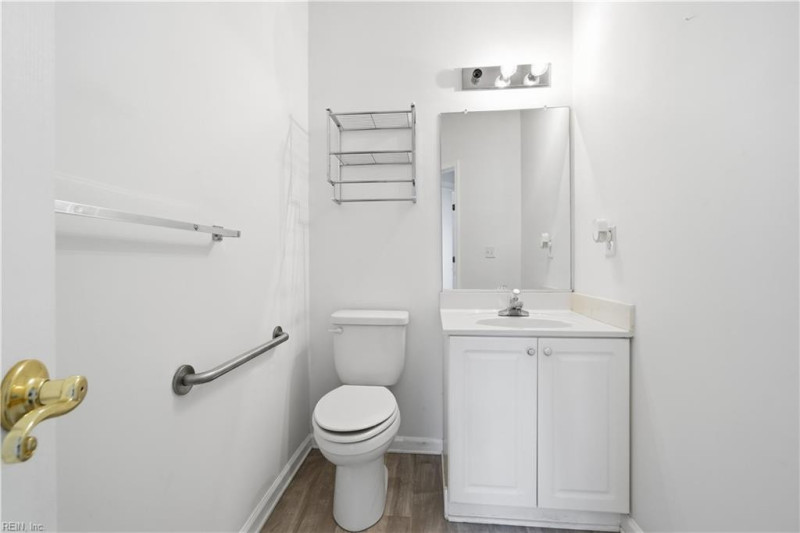 Photo 17 of 49 residential for sale in Portsmouth virginia