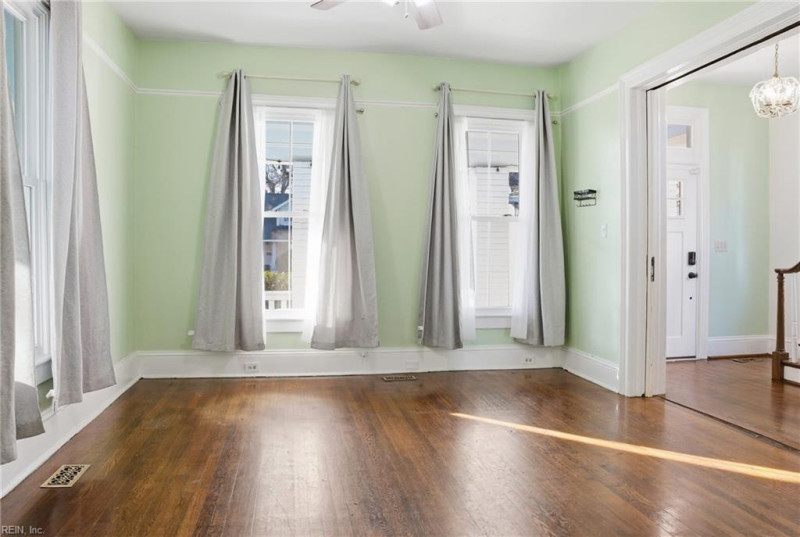 Photo 10 of 35 residential for sale in Portsmouth virginia