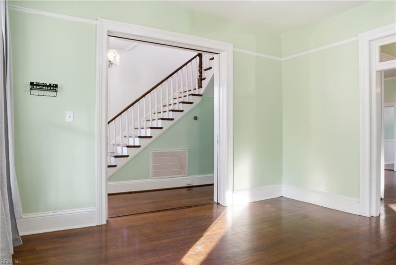 Photo 11 of 35 residential for sale in Portsmouth virginia