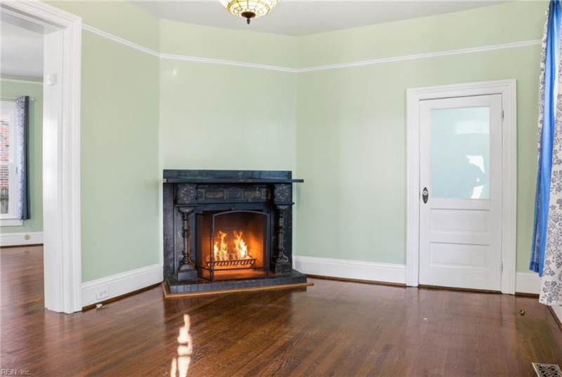 Photo 13 of 35 residential for sale in Portsmouth virginia
