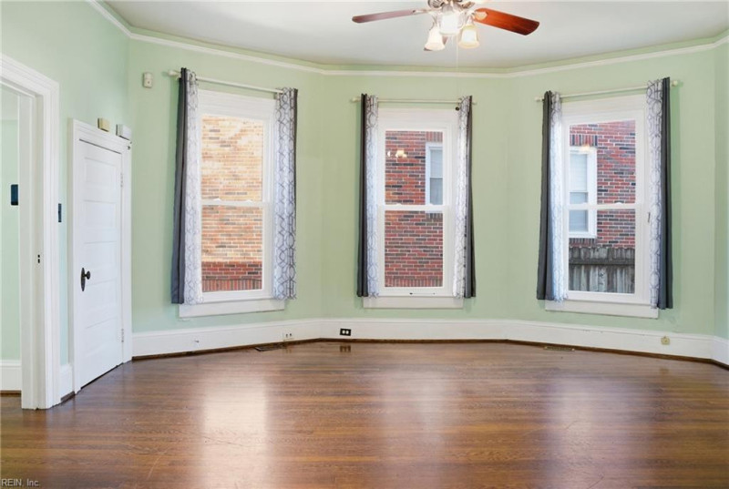 Photo 16 of 35 residential for sale in Portsmouth virginia
