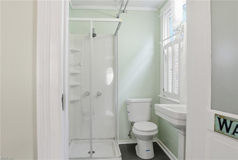 Photo 18 of 35 residential for sale in Portsmouth virginia