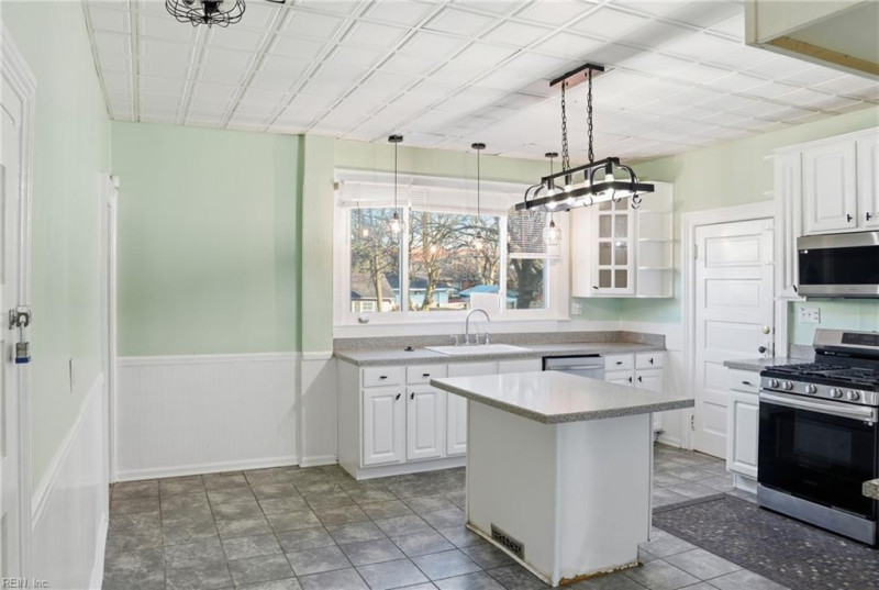 Photo 20 of 35 residential for sale in Portsmouth virginia