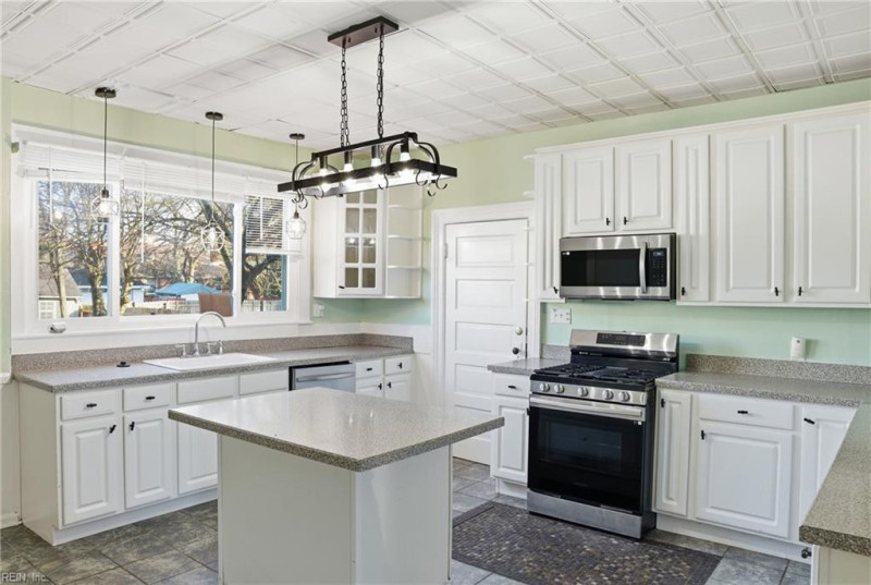 Photo 22 of 35 residential for sale in Portsmouth virginia