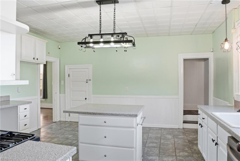 Photo 23 of 35 residential for sale in Portsmouth virginia