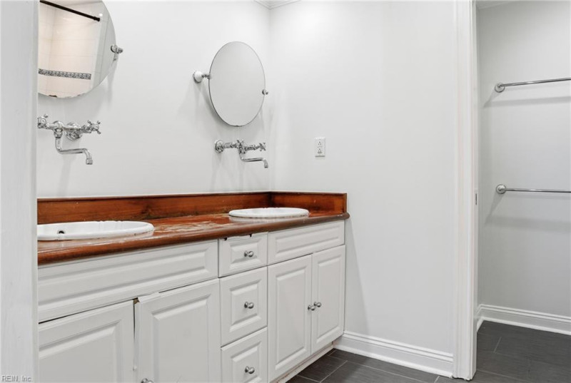 Photo 30 of 35 residential for sale in Portsmouth virginia