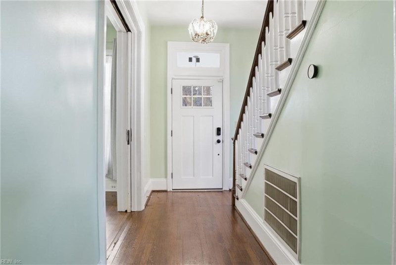 Photo 5 of 35 residential for sale in Portsmouth virginia
