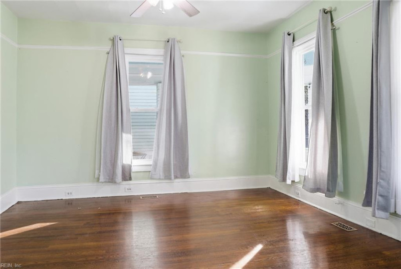 Photo 8 of 35 residential for sale in Portsmouth virginia