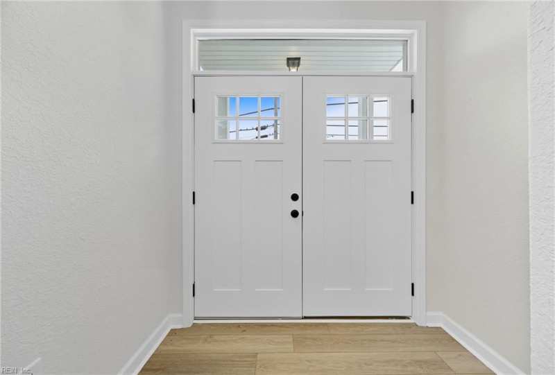 Photo 4 of 33 residential for sale in Newport News virginia